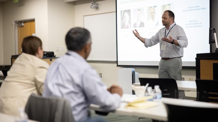 Alex Endert teaching a class.